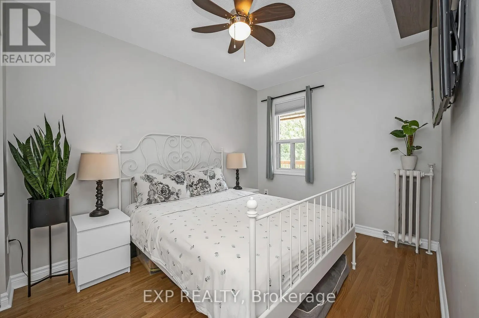 22 - 6 VINELAND AVENUE