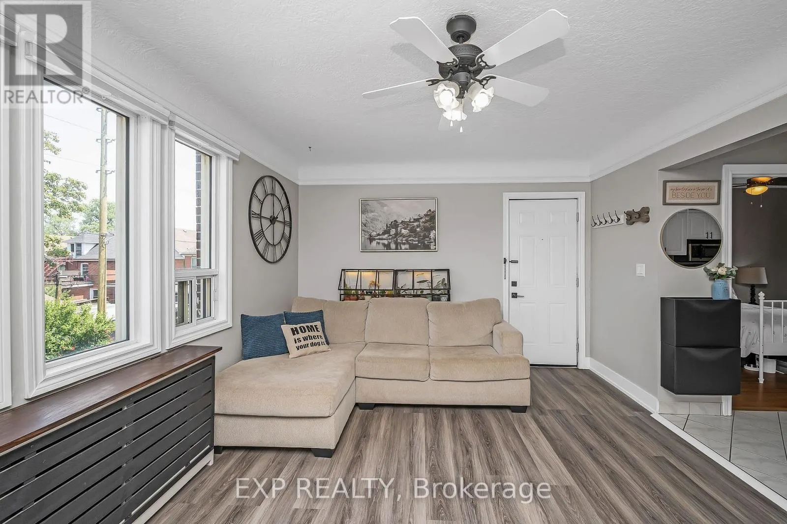 22 - 6 VINELAND AVENUE