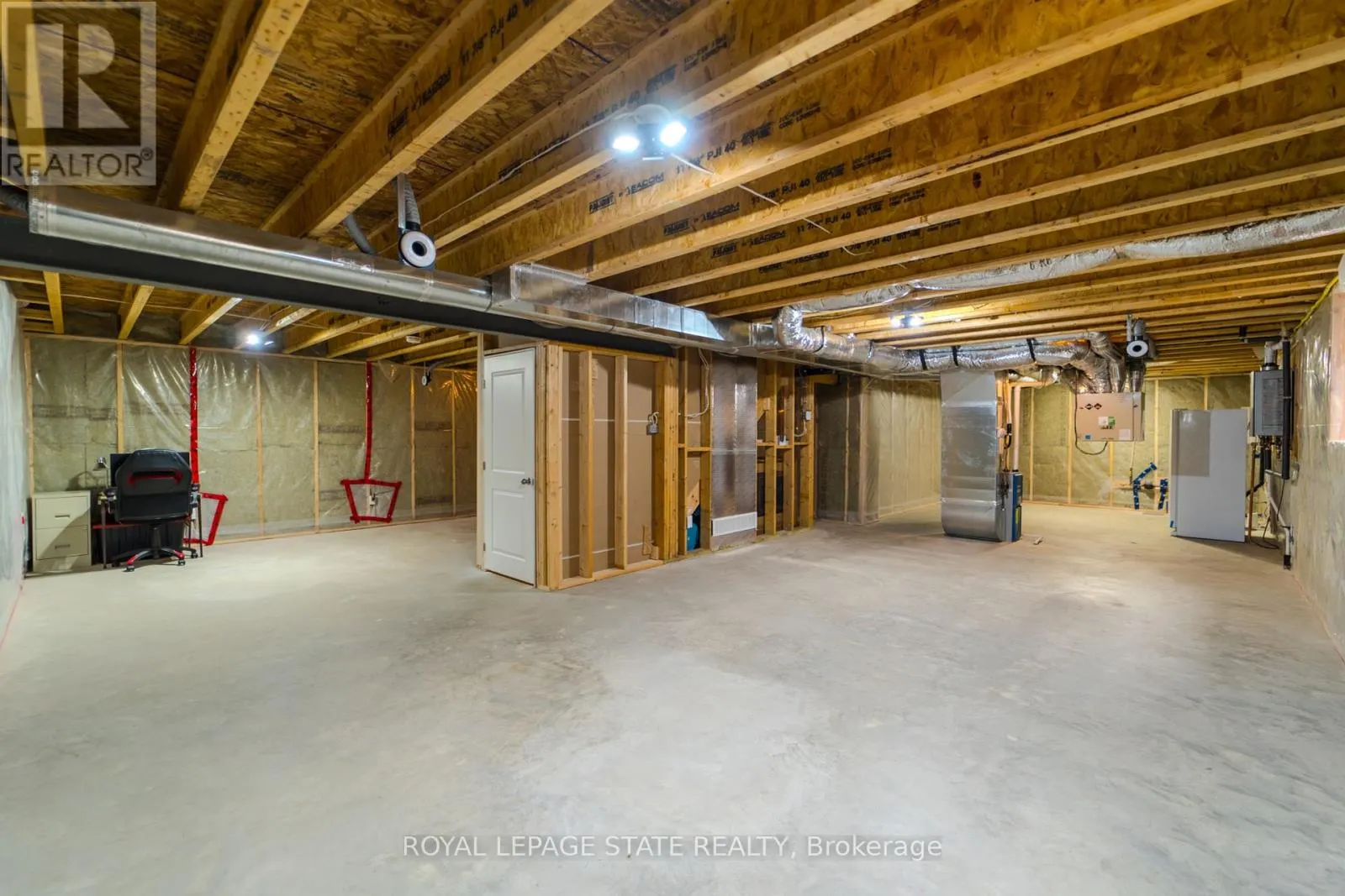 8 HARLEQUIN COURT