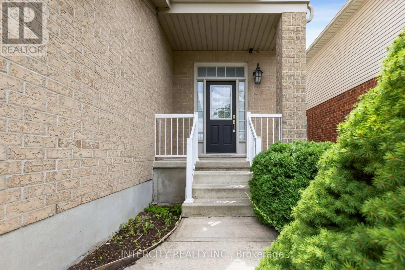 28 VIVIAN BAULK STREET