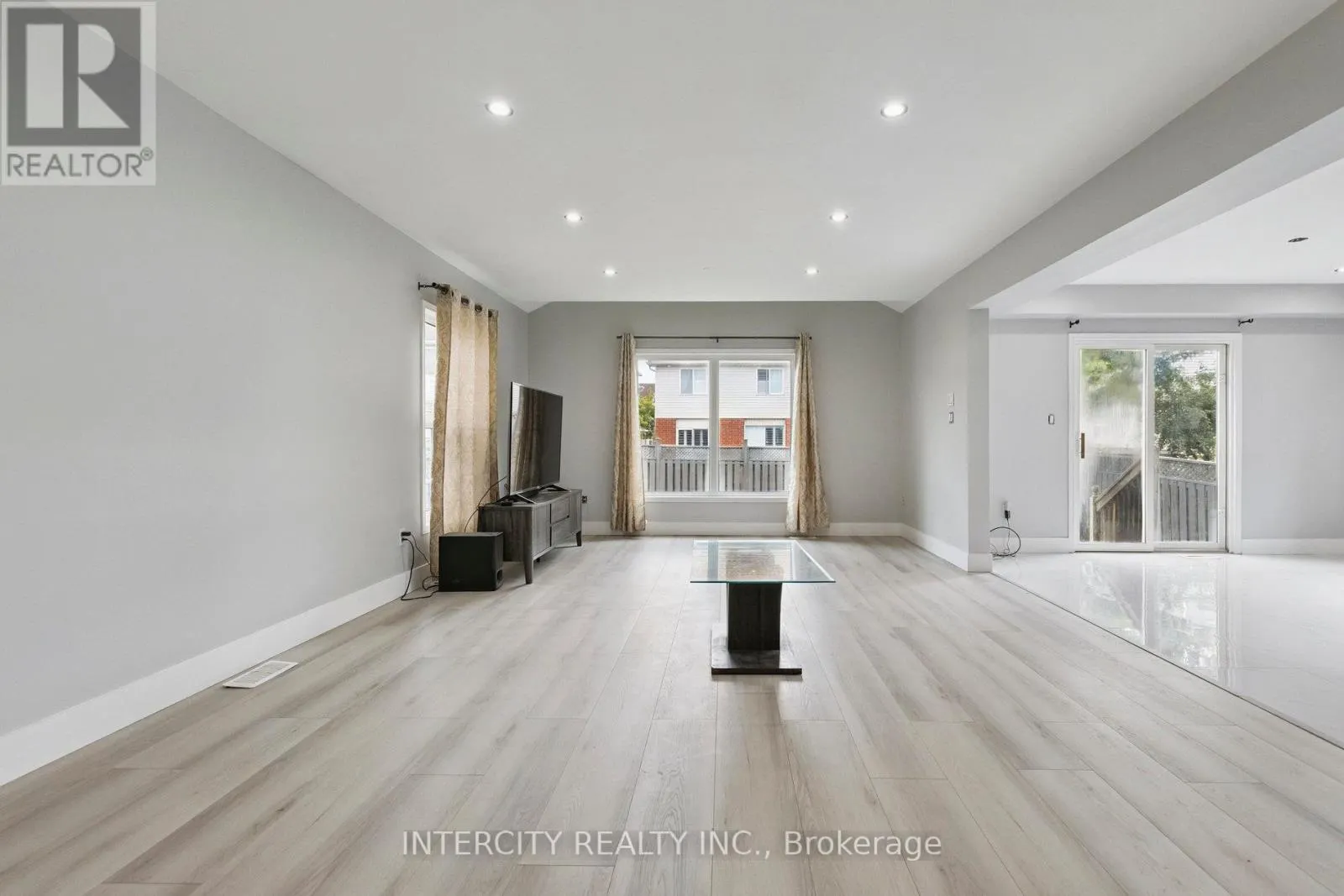 28 VIVIAN BAULK STREET
