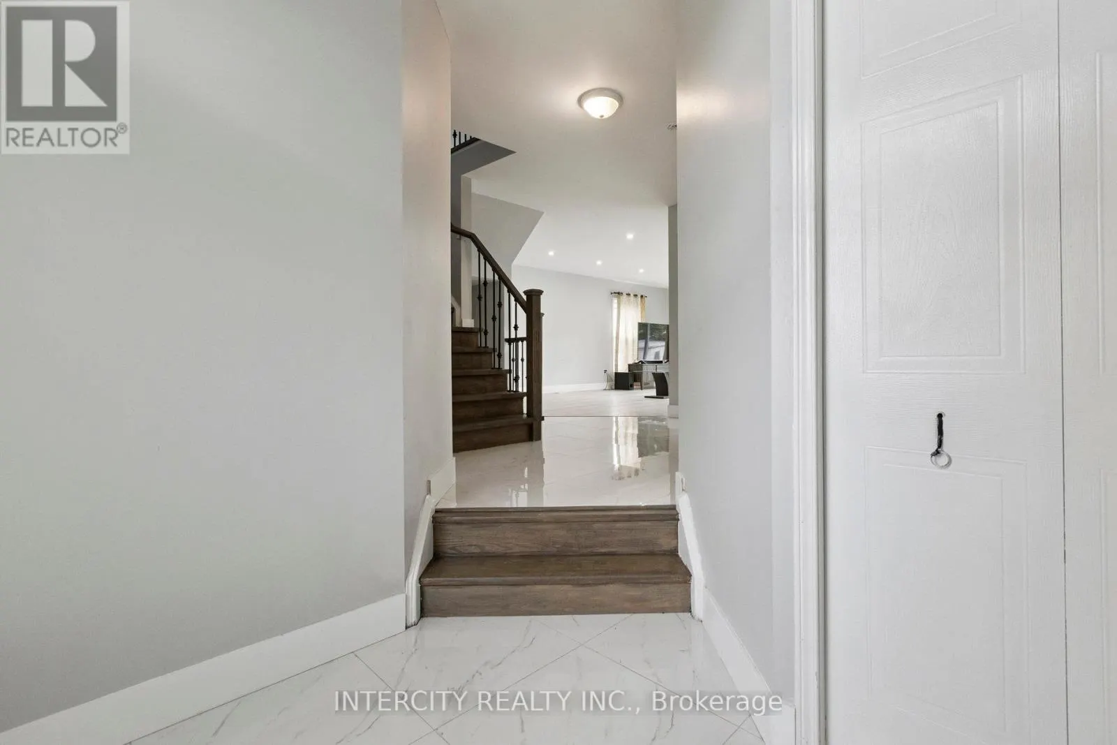 28 VIVIAN BAULK STREET