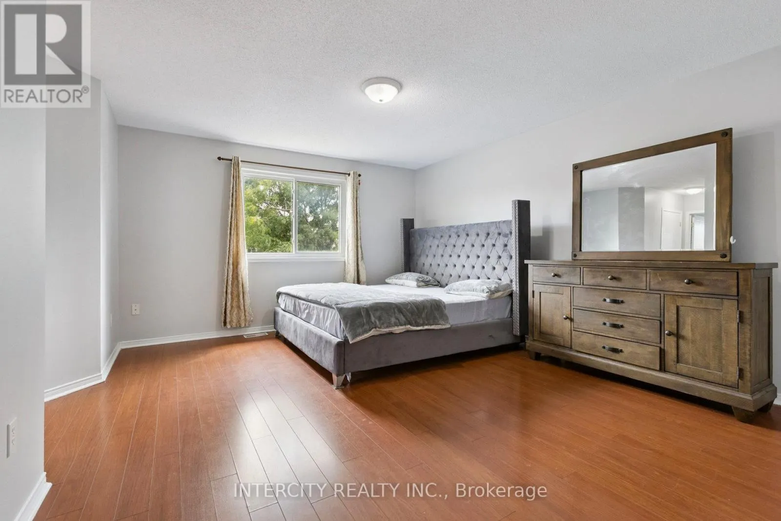 28 VIVIAN BAULK STREET
