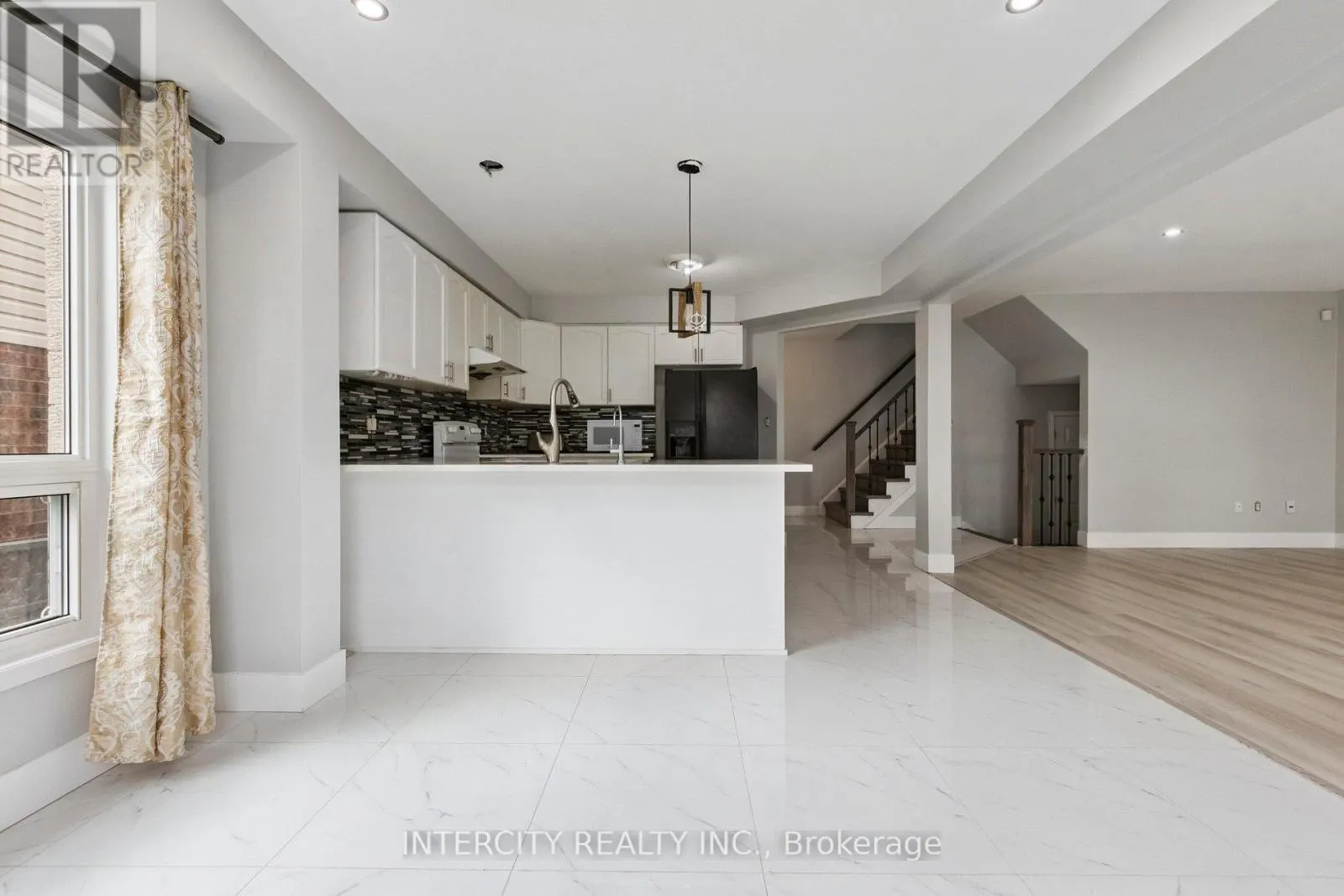 28 VIVIAN BAULK STREET