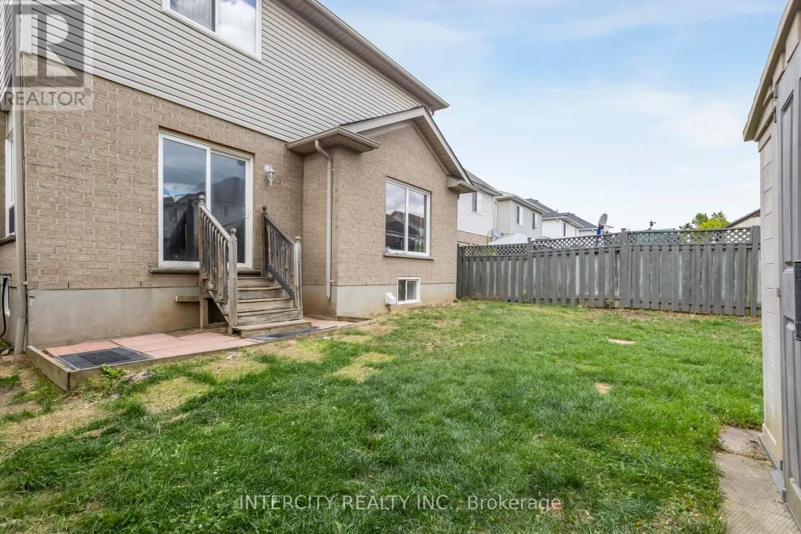 28 VIVIAN BAULK STREET