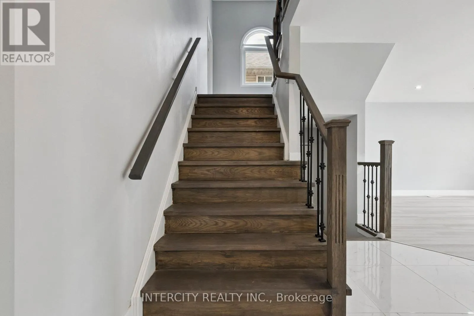 28 VIVIAN BAULK STREET