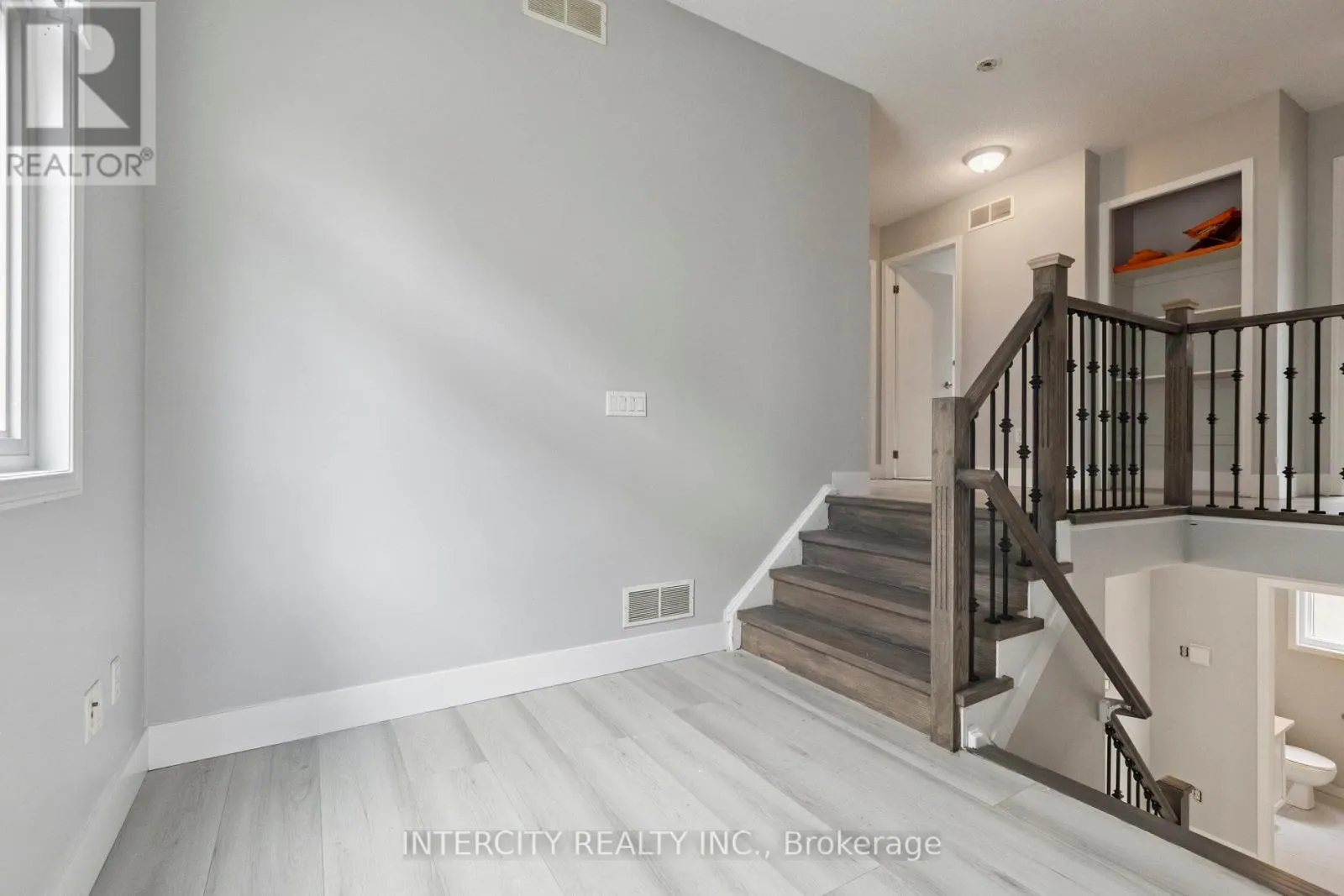 28 VIVIAN BAULK STREET