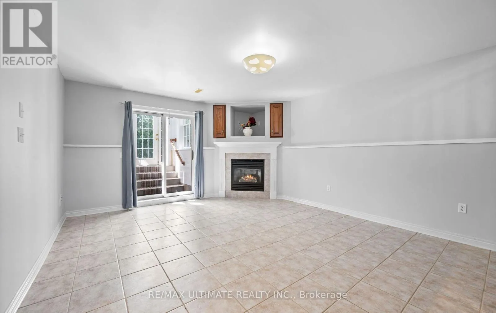 893 CANADA DRIVE