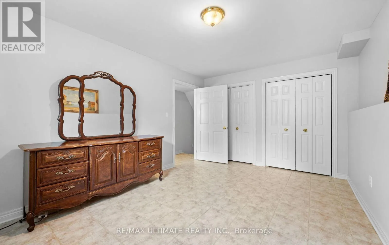 893 CANADA DRIVE