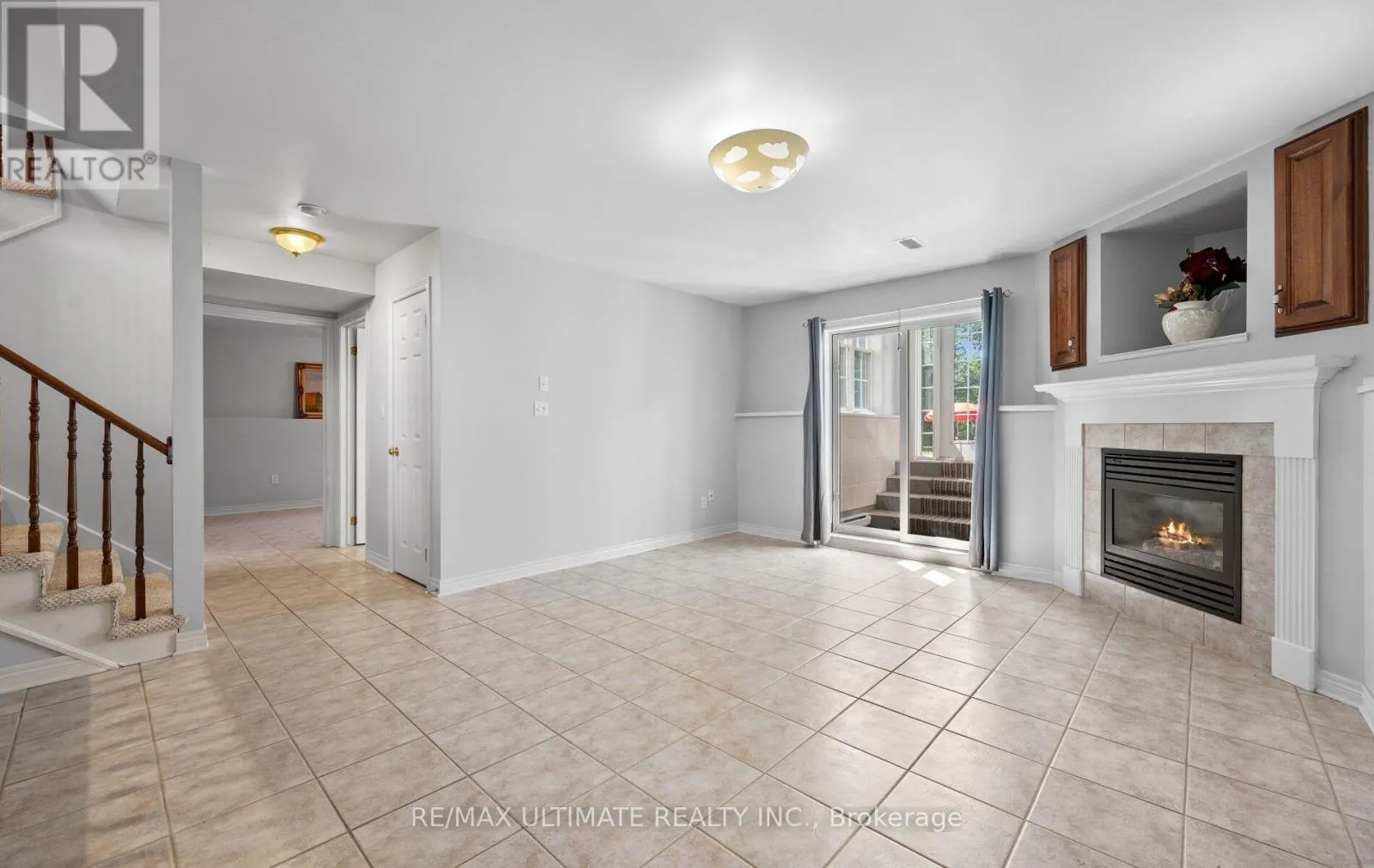 893 CANADA DRIVE