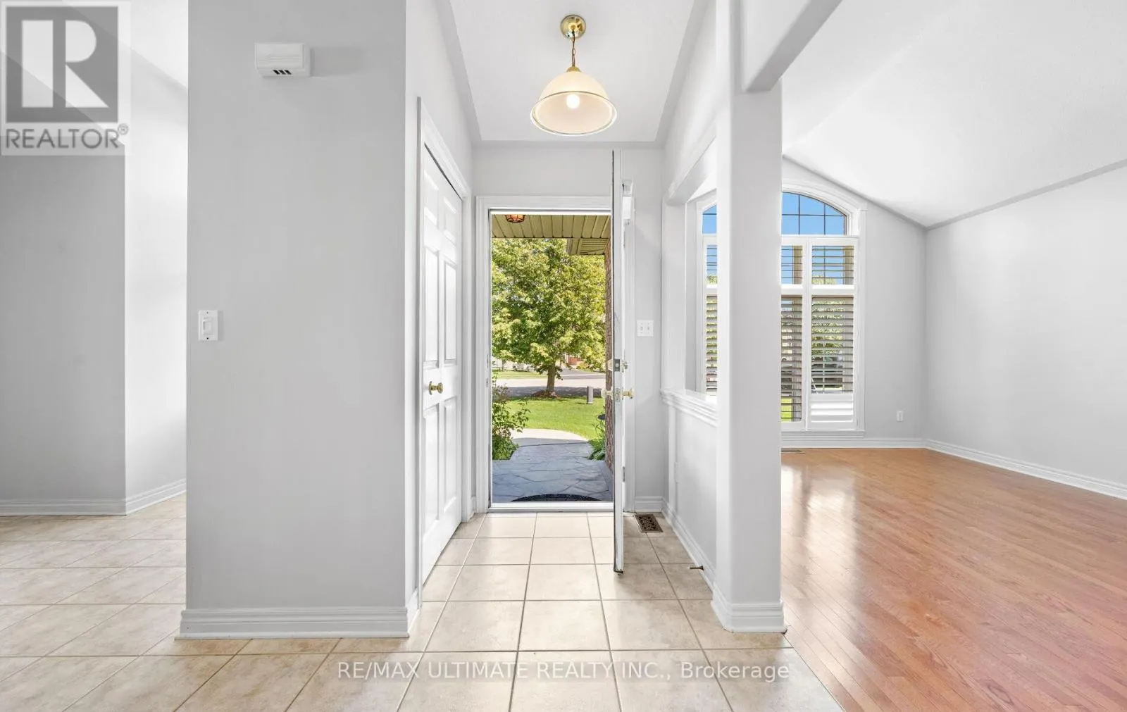 893 CANADA DRIVE