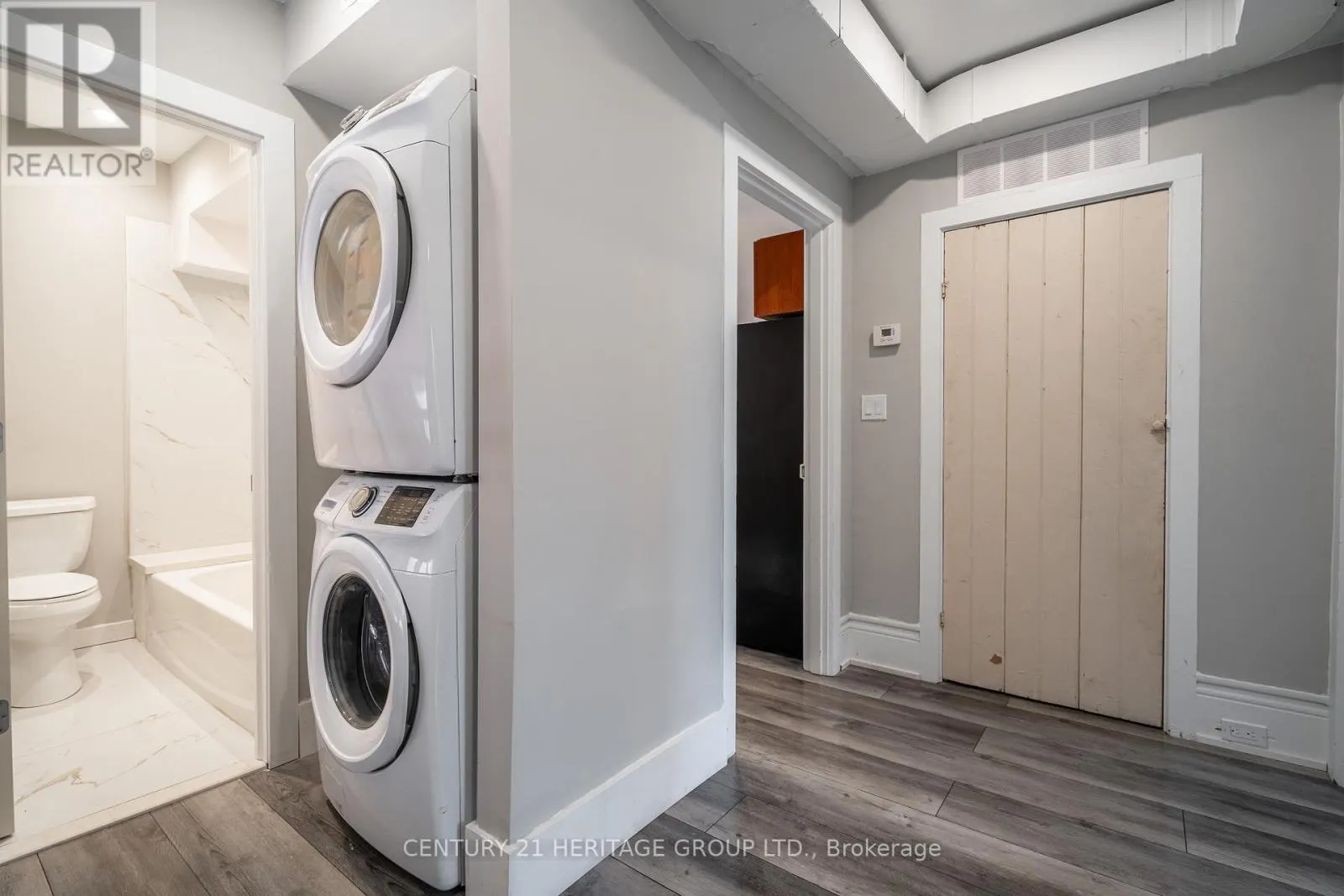 UPPER - 24 WELLAND AVENUE