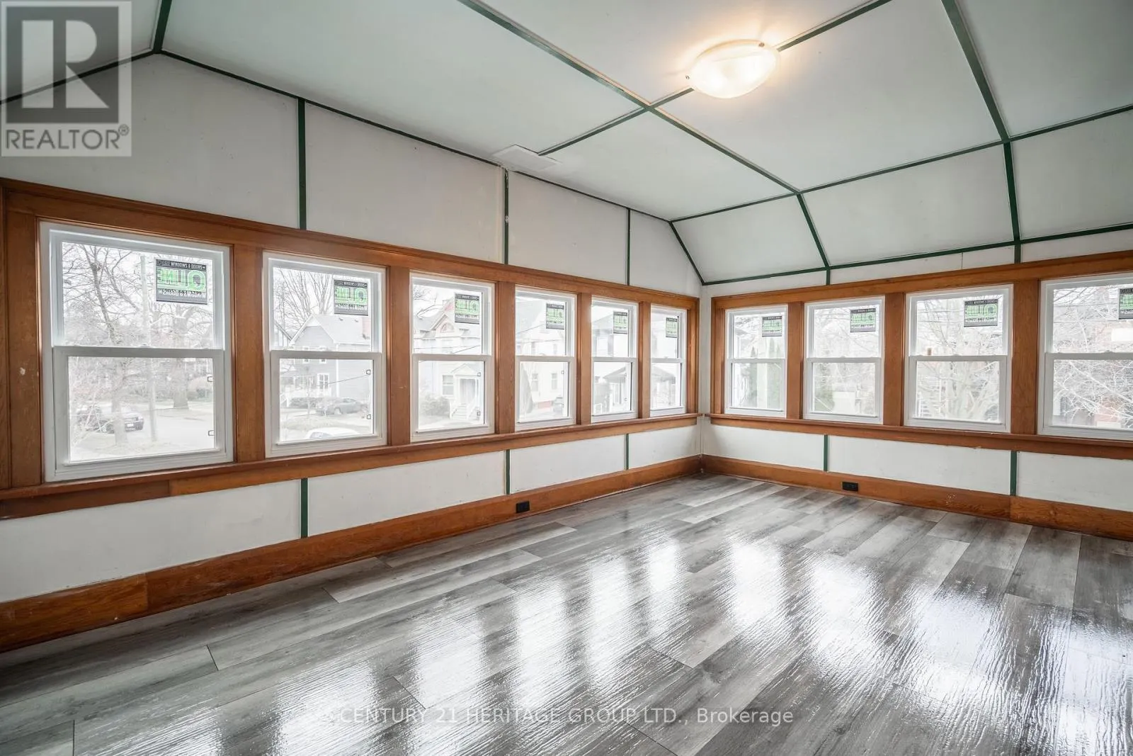 UPPER - 24 WELLAND AVENUE