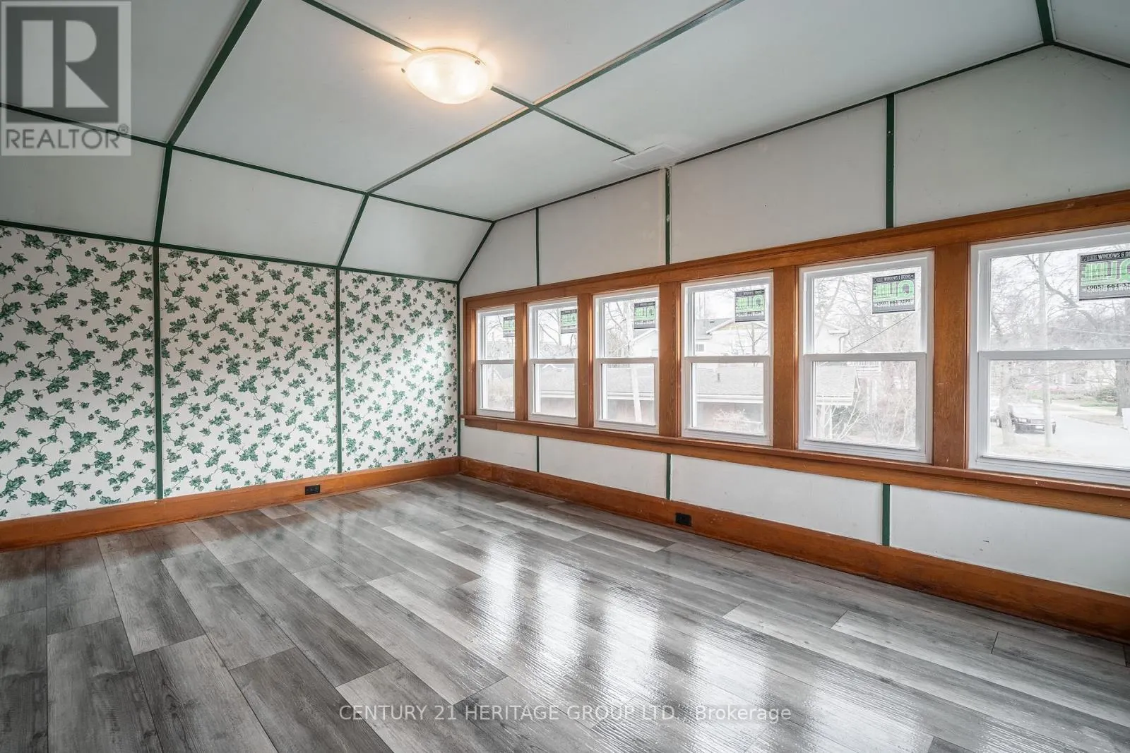 UPPER - 24 WELLAND AVENUE