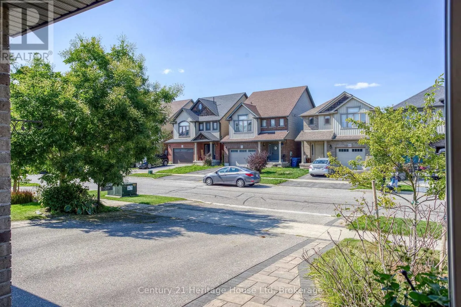208 COULING CRESCENT