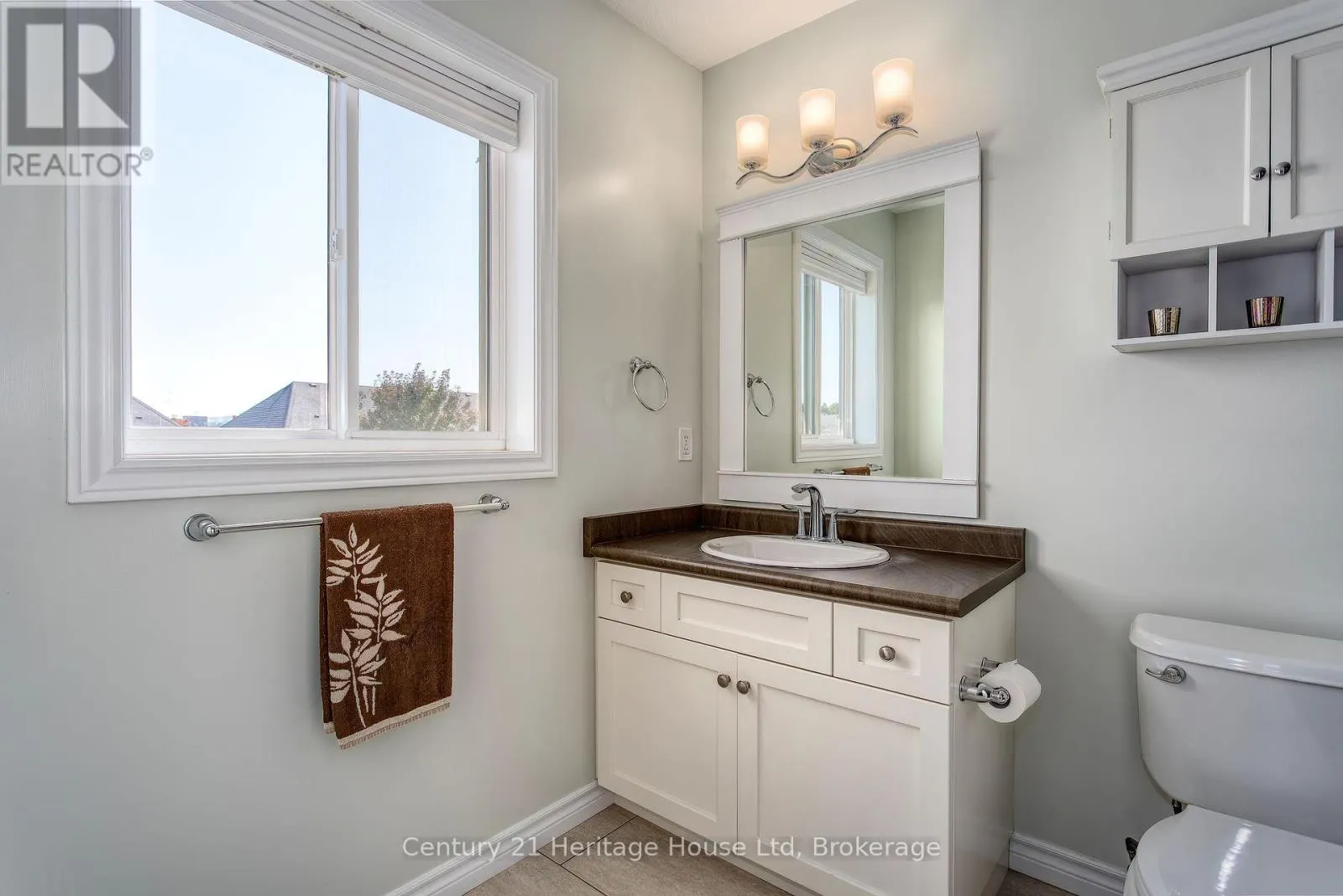 208 COULING CRESCENT