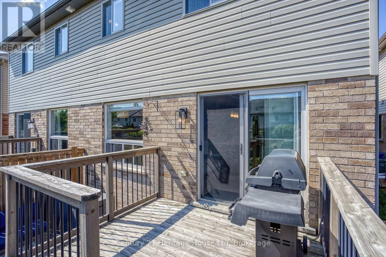208 COULING CRESCENT