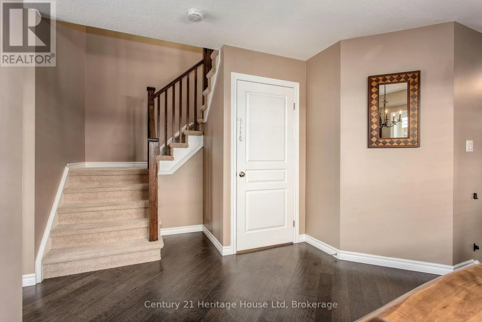 208 COULING CRESCENT