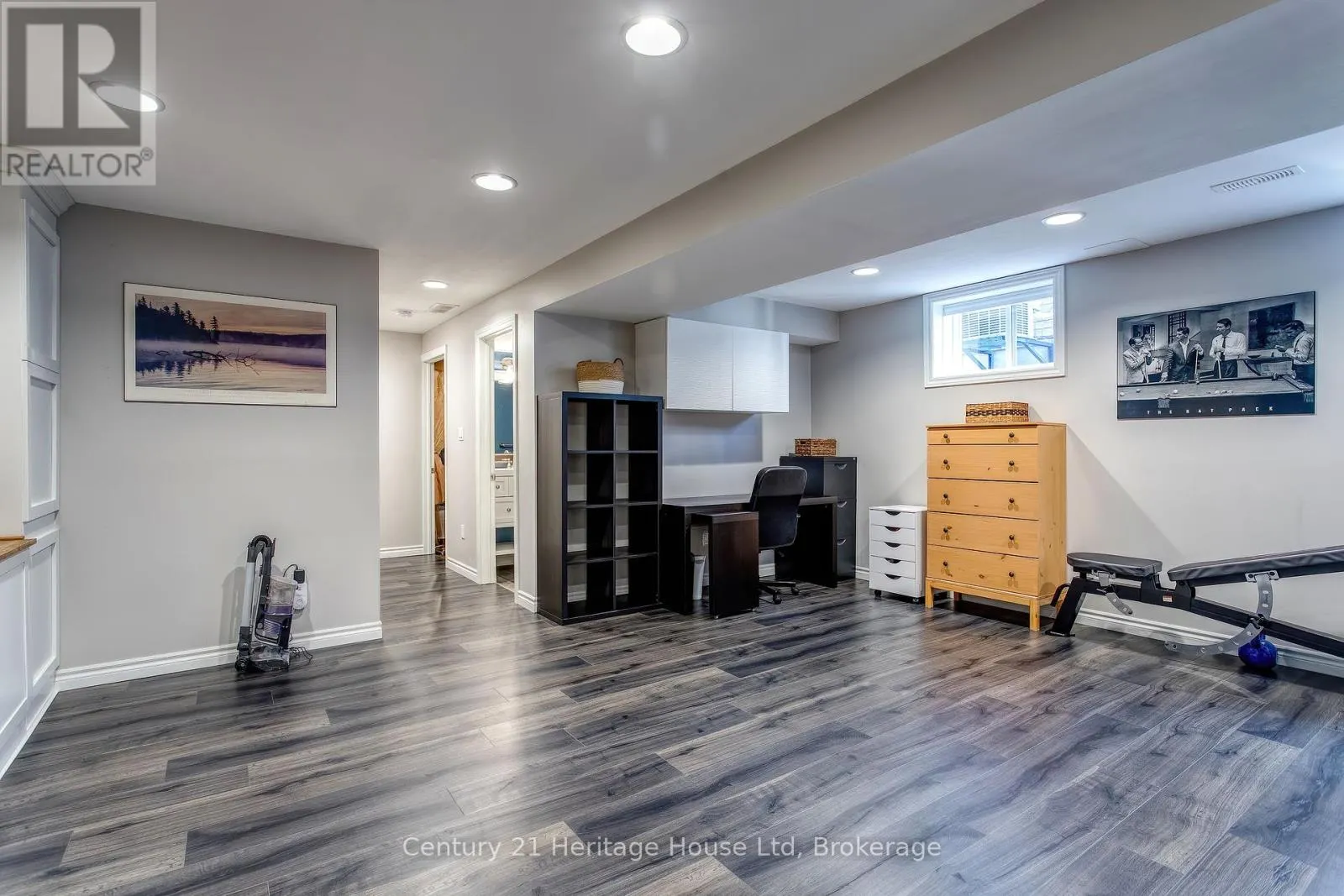 208 COULING CRESCENT
