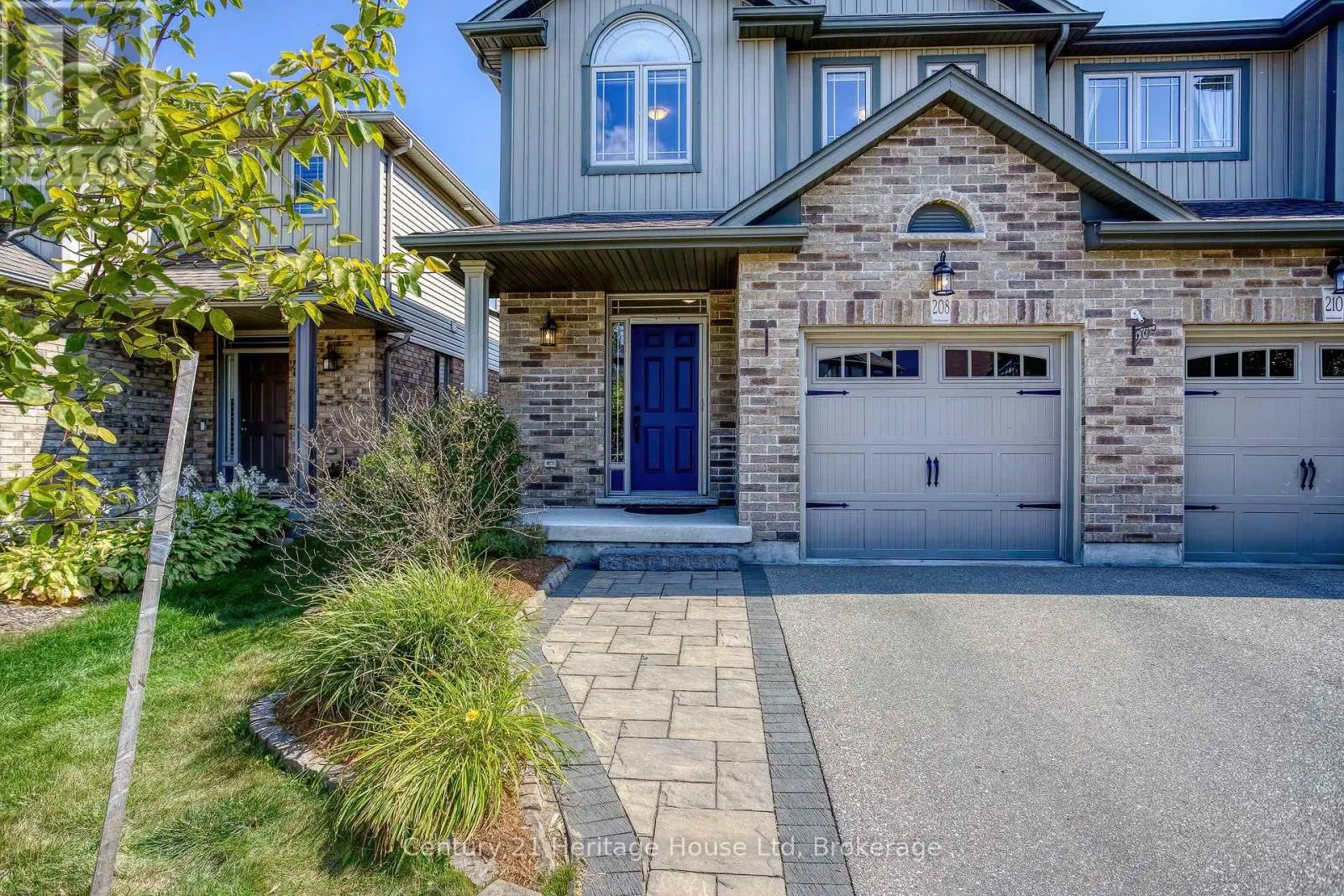 208 COULING CRESCENT