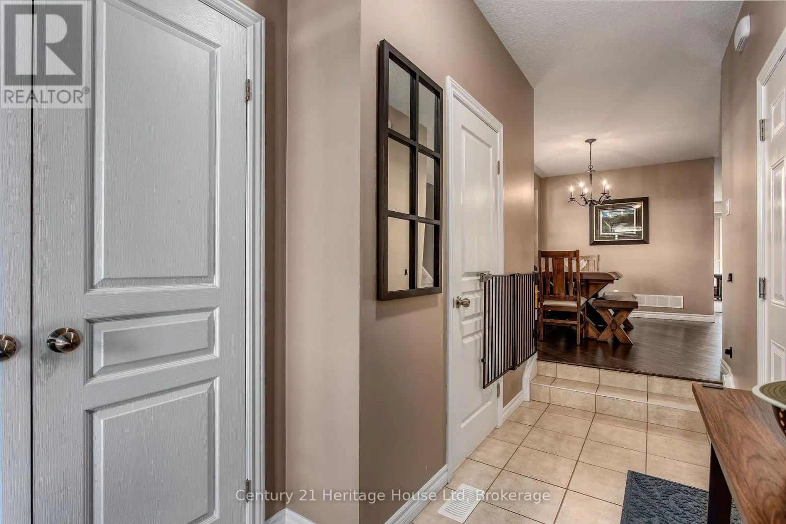 208 COULING CRESCENT