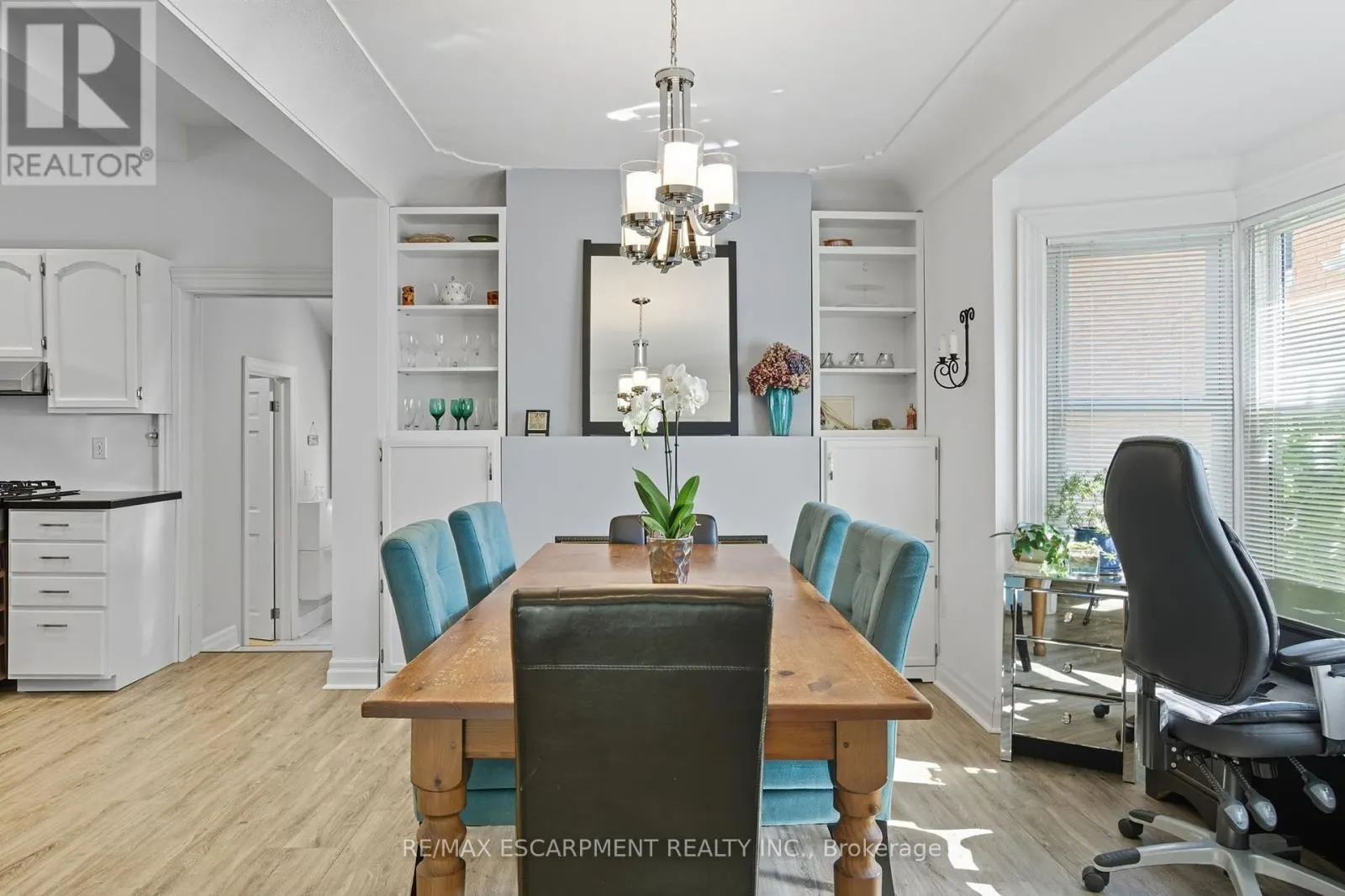 33 BROADWAY AVENUE