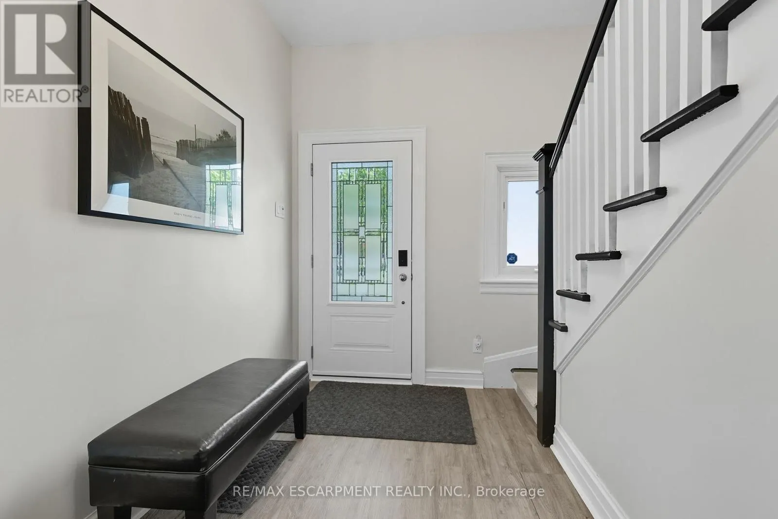 33 BROADWAY AVENUE