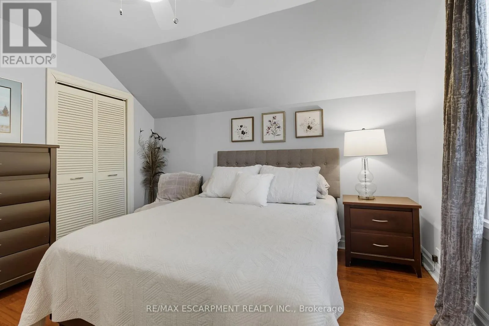 33 BROADWAY AVENUE