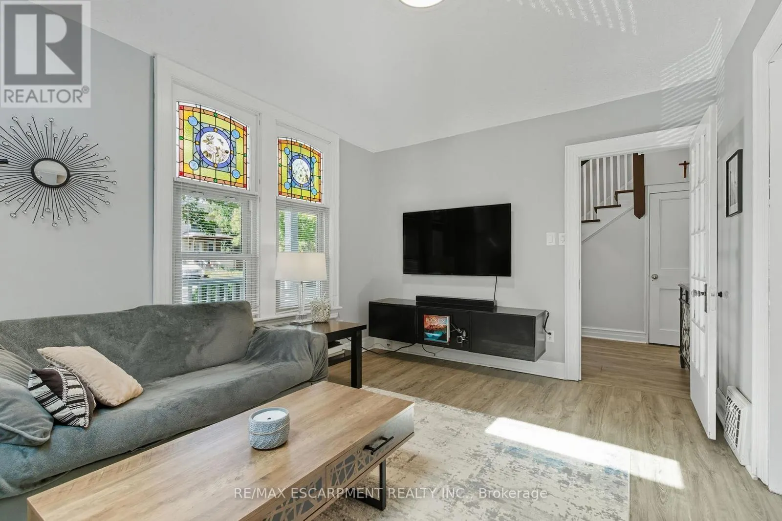 33 BROADWAY AVENUE