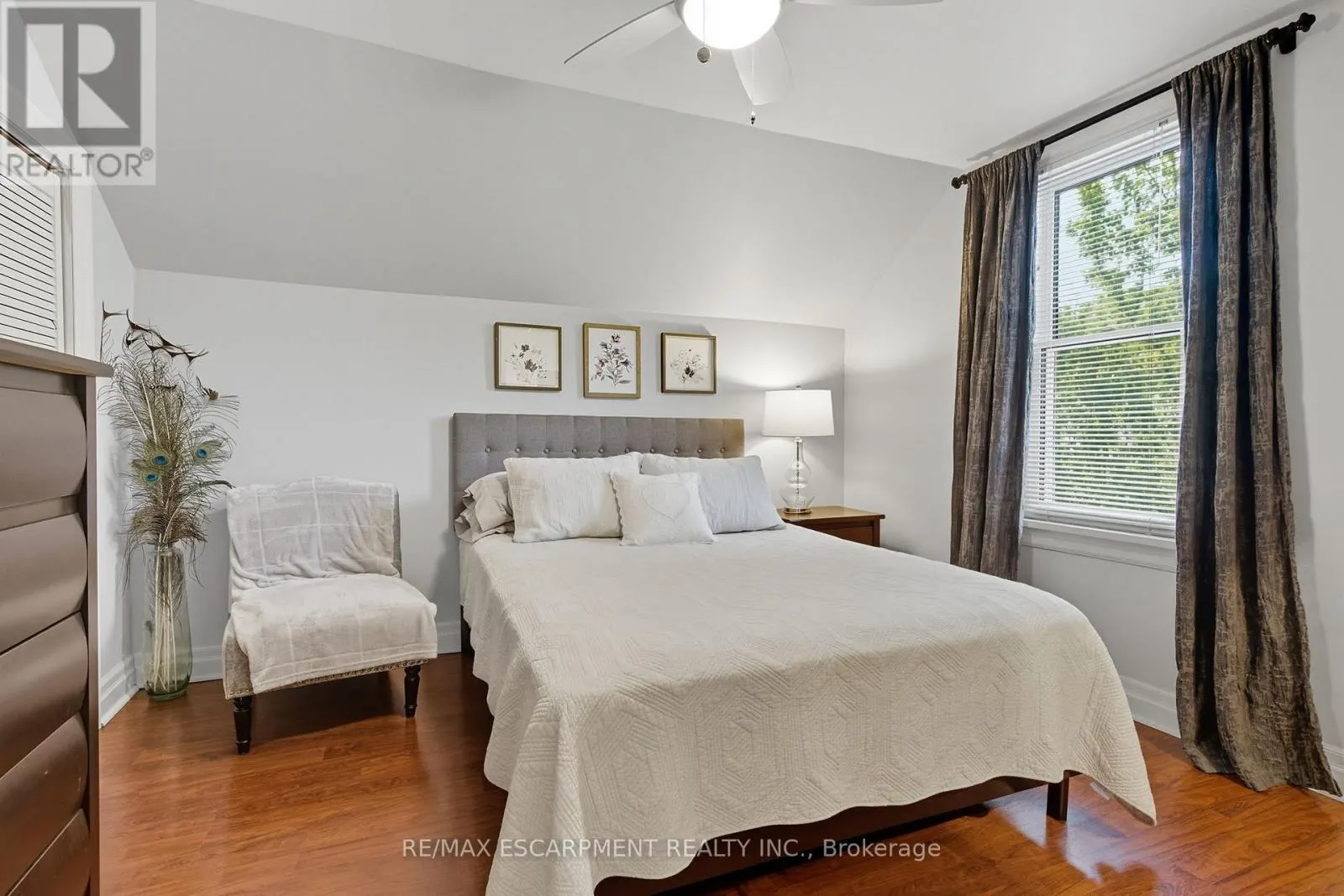 33 BROADWAY AVENUE