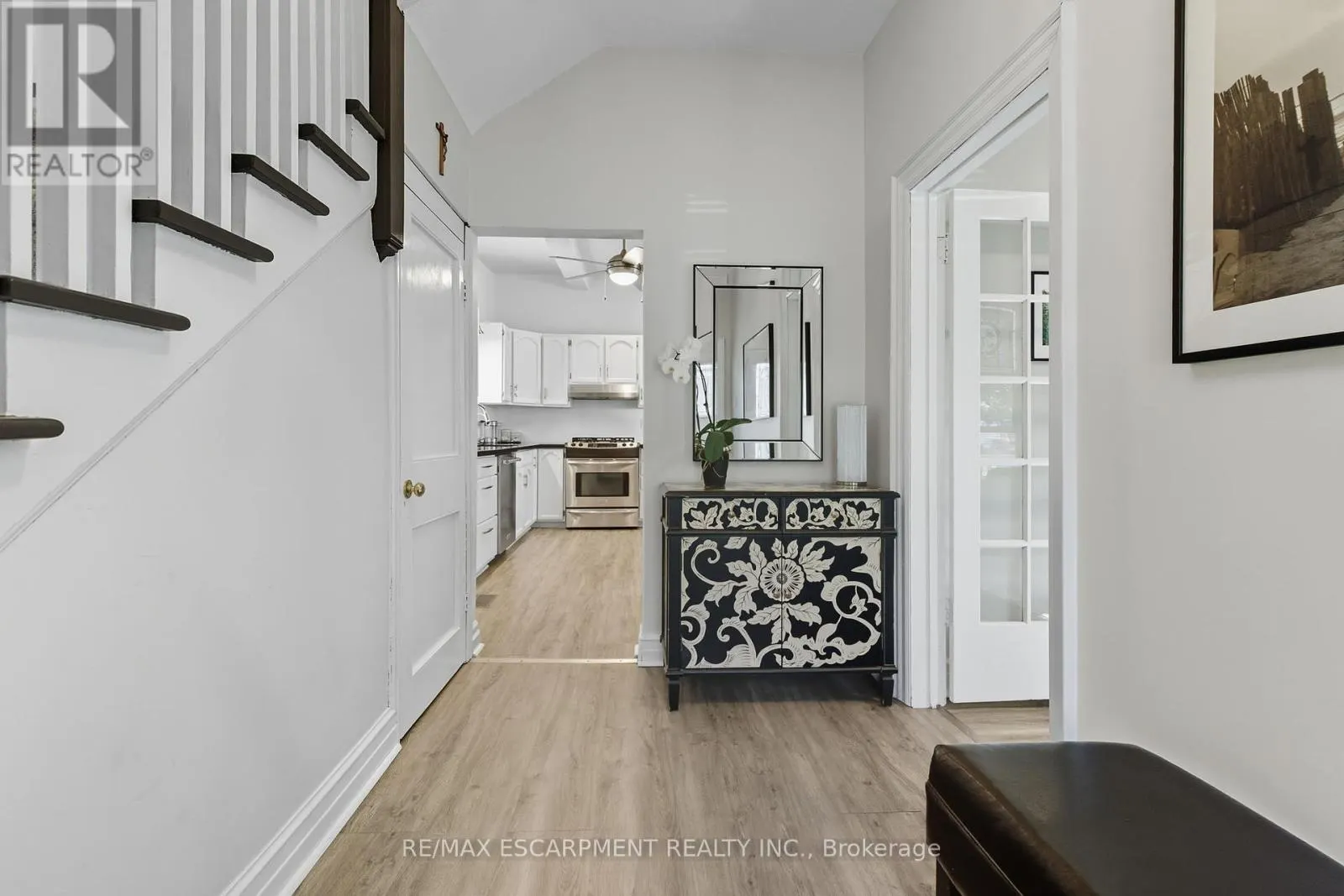 33 BROADWAY AVENUE