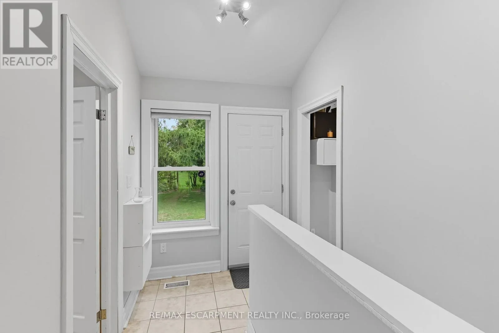 33 BROADWAY AVENUE
