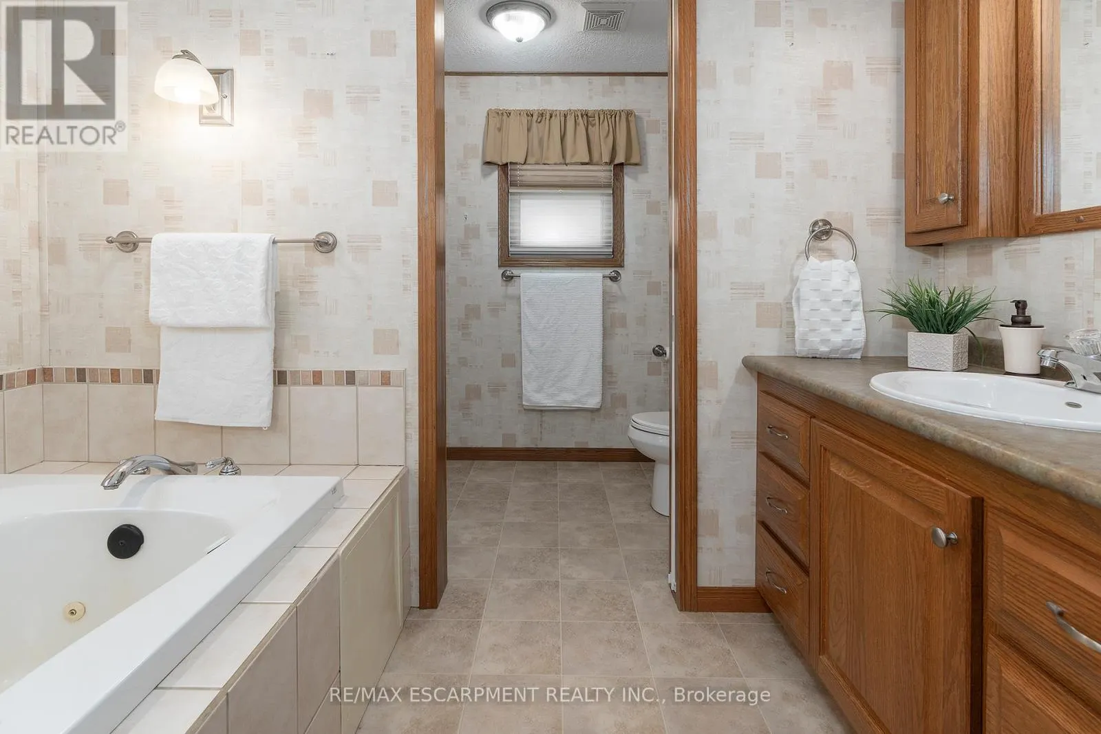 1161 4TH CON ROAD W