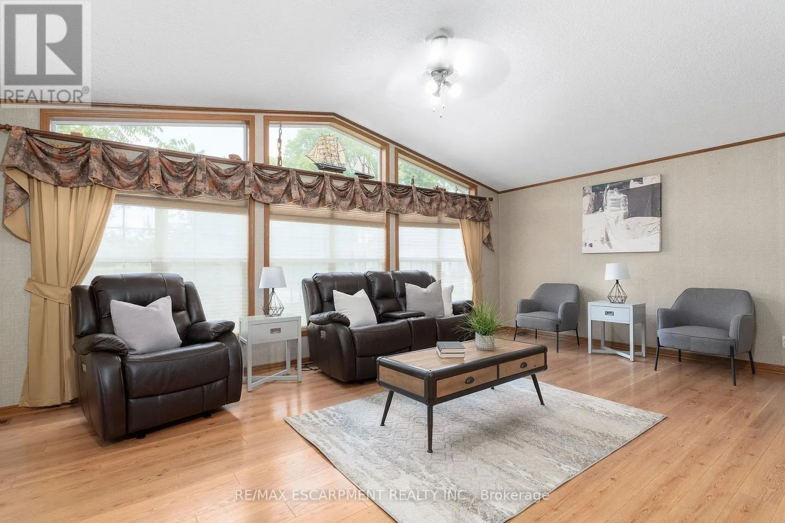 1161 4TH CON ROAD W