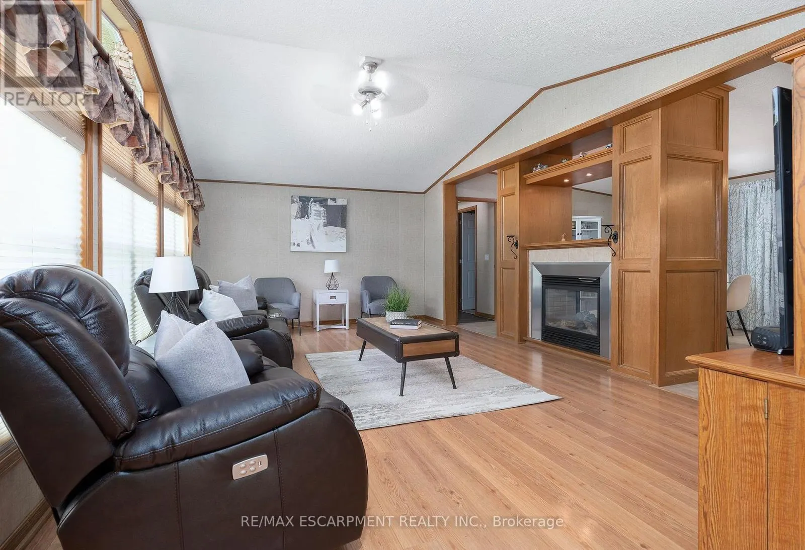 1161 4TH CON ROAD W