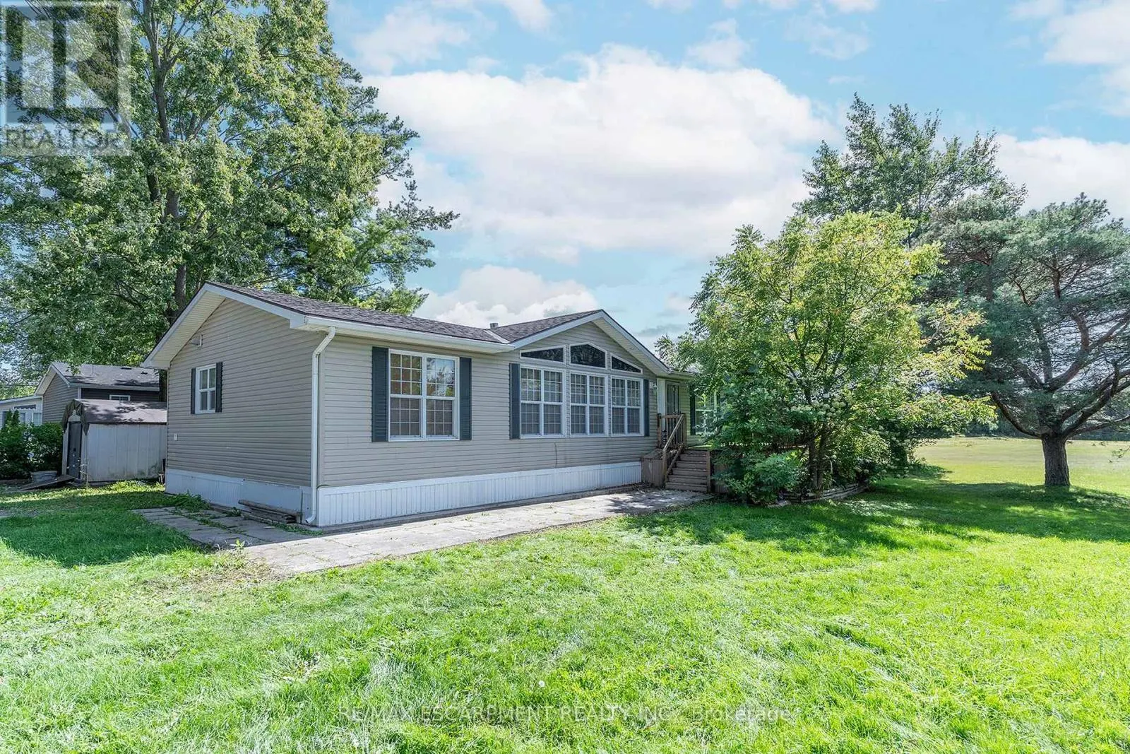 1161 4TH CON ROAD W