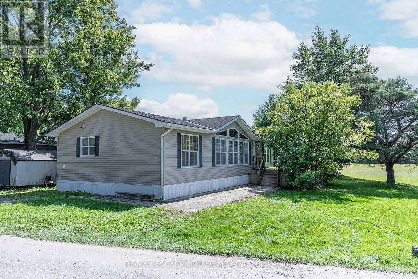 1161 4TH CON ROAD W