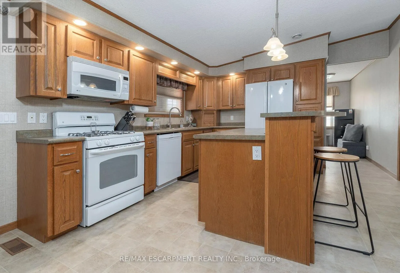 1161 4TH CON ROAD W