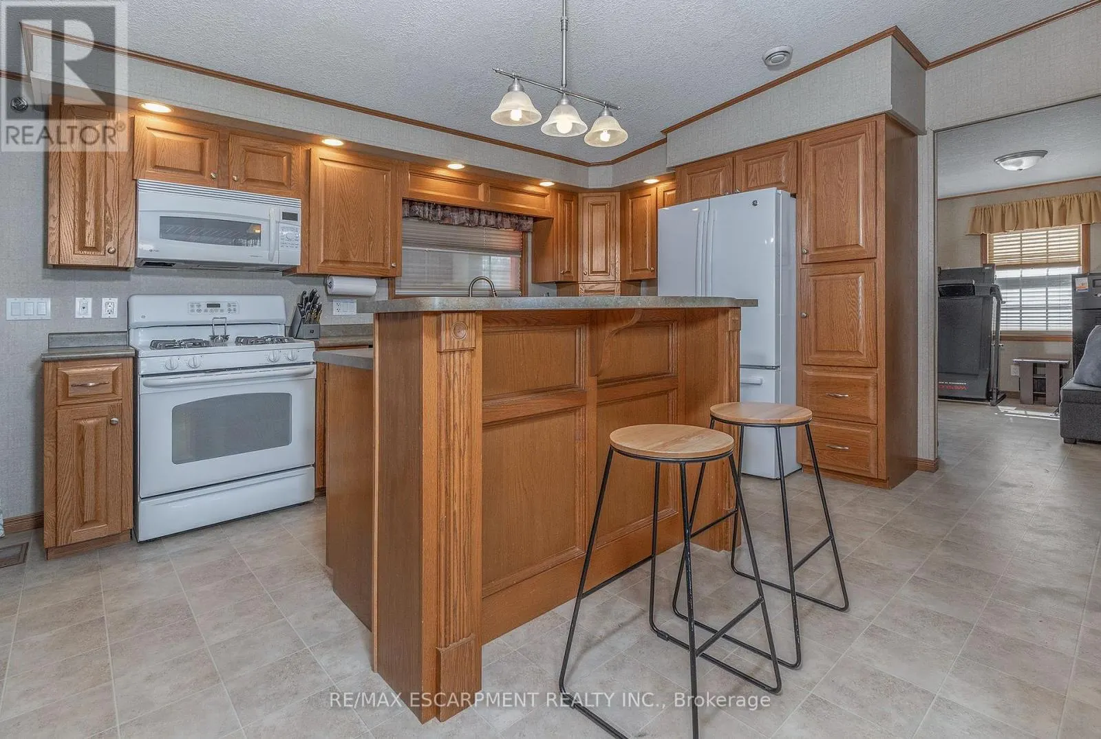 1161 4TH CON ROAD W