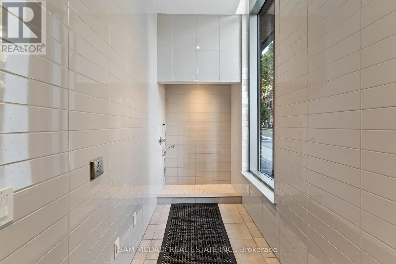 1305 - 212 KING WILLIAM STREET