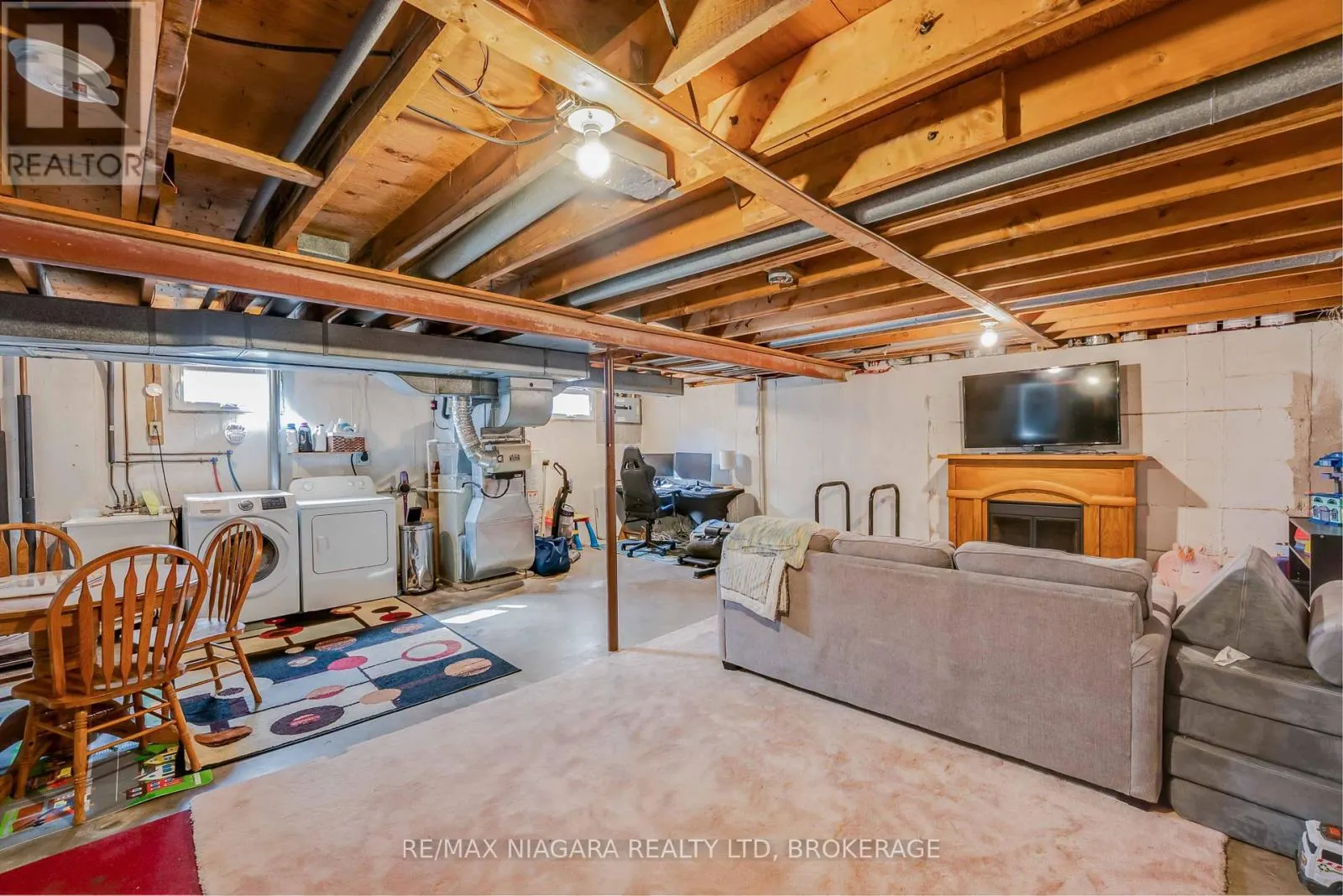 485 LEONARD AVENUE