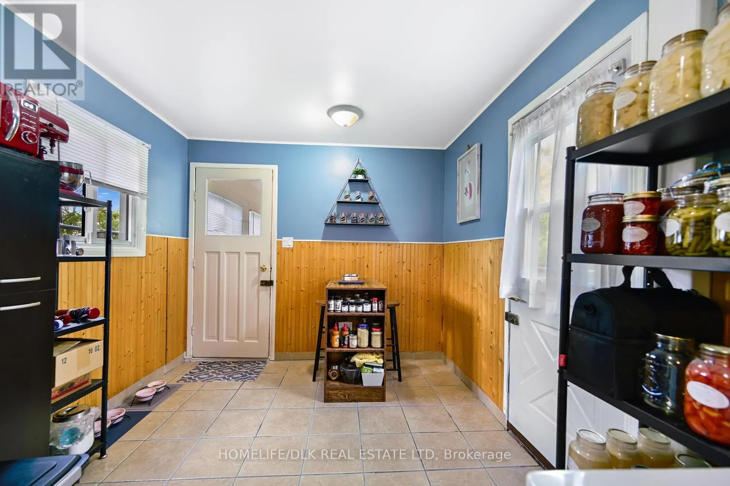 182 PEARL STREET W