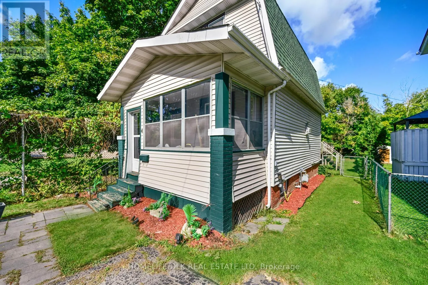182 PEARL STREET W