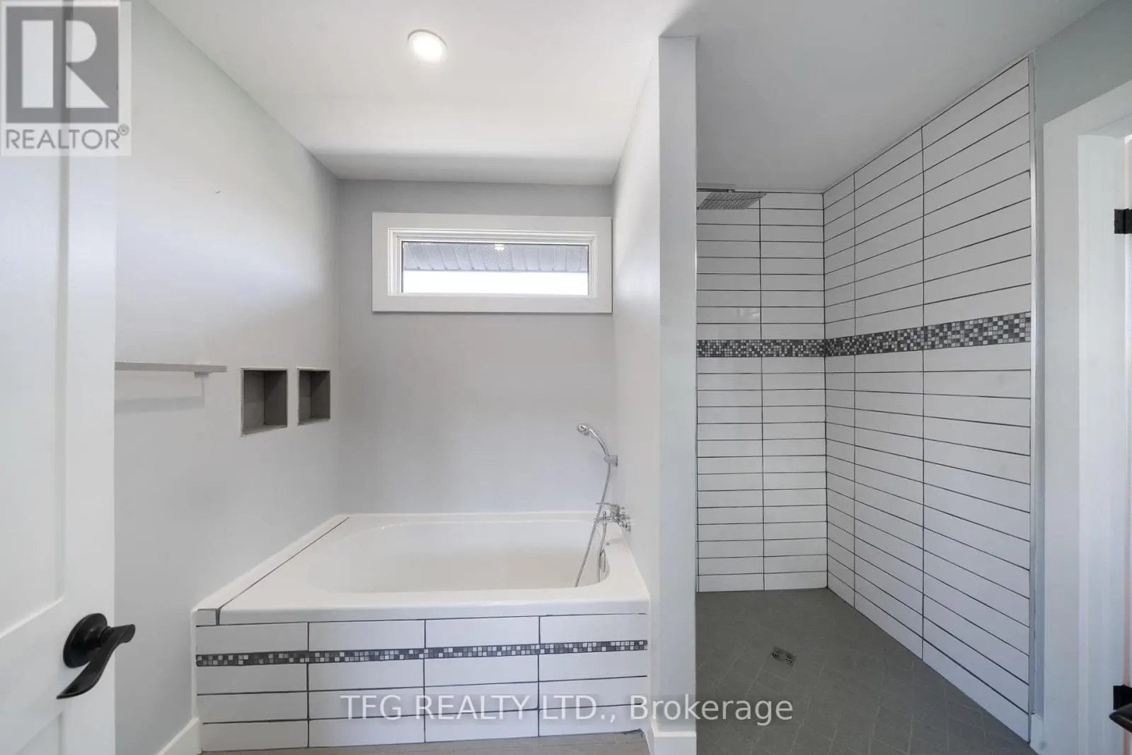 27 GREENWAY CIRCLE