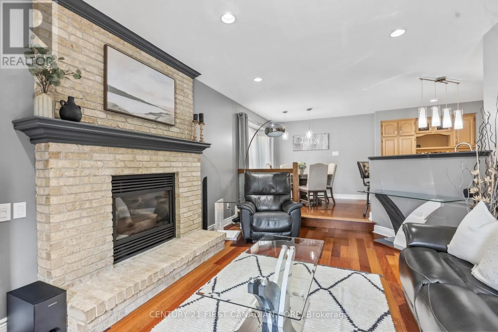 2 LONGVIEW COURT