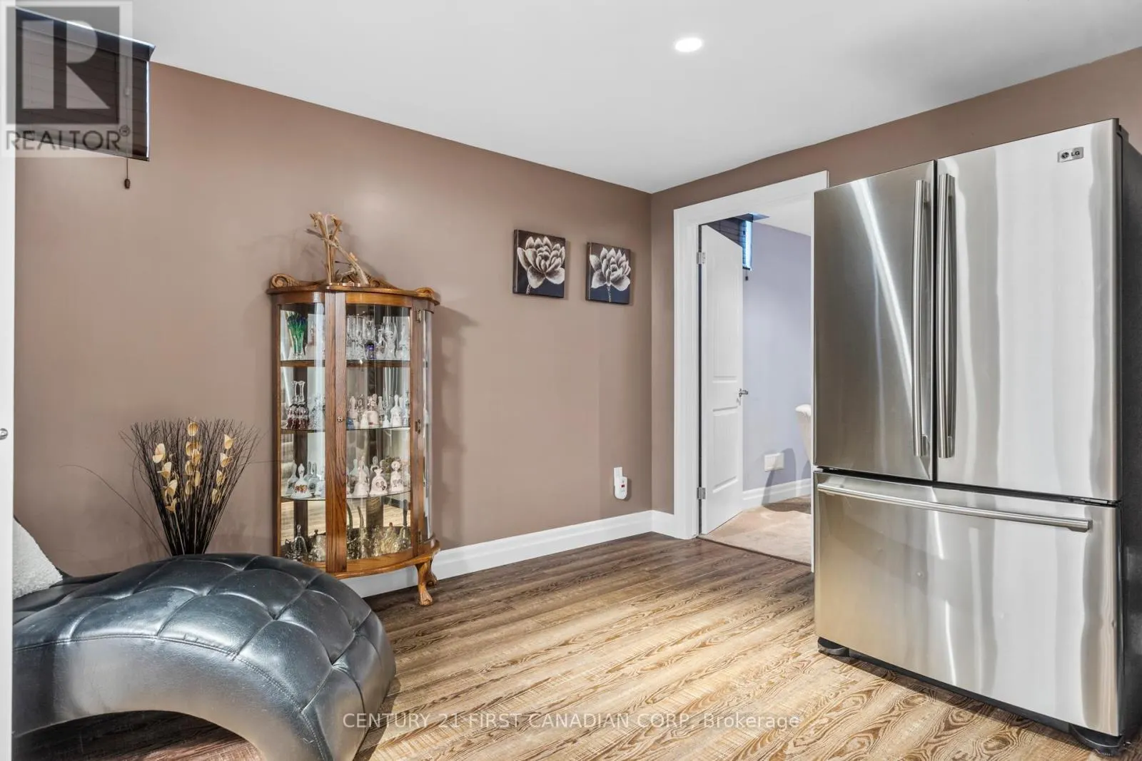 2 LONGVIEW COURT