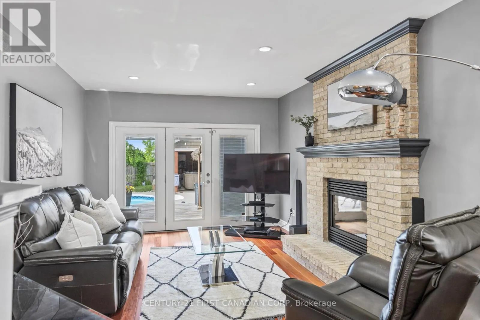 2 LONGVIEW COURT