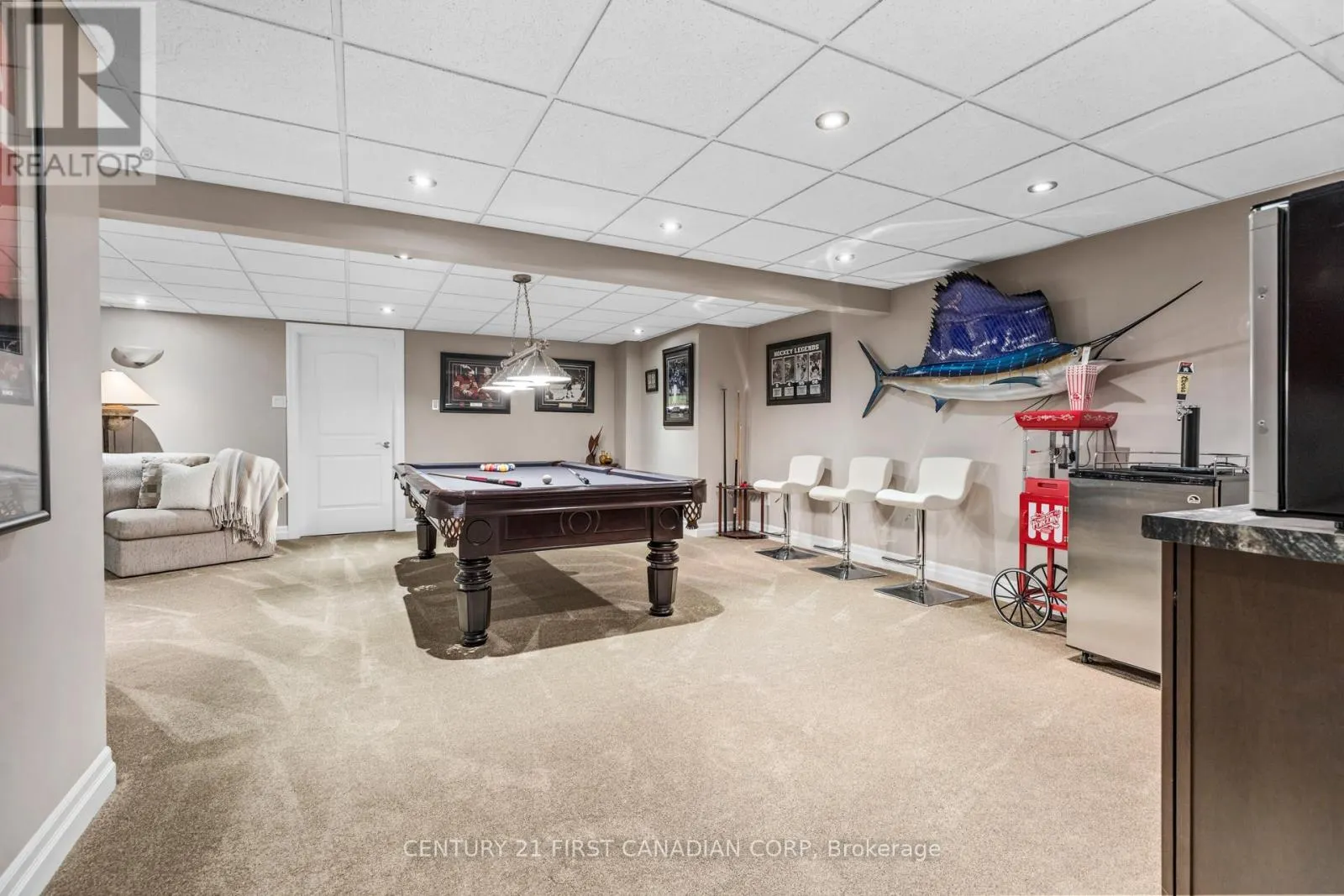 2 LONGVIEW COURT