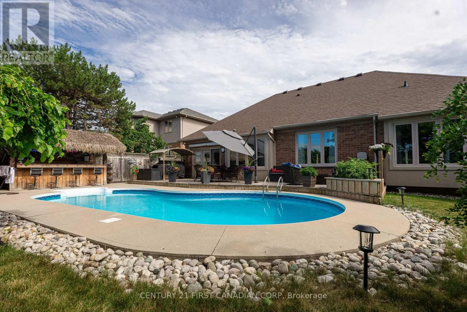 2 LONGVIEW COURT