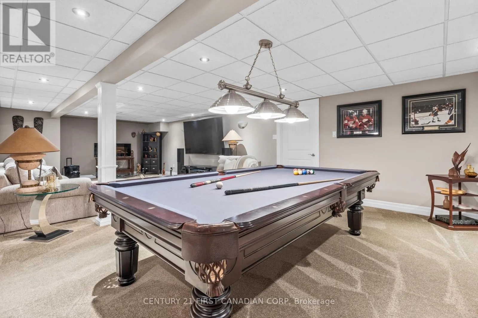 2 LONGVIEW COURT